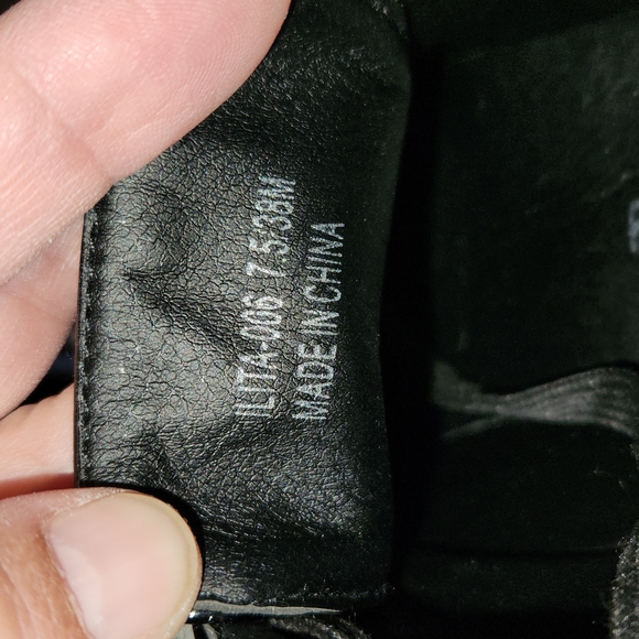 NWOT BLACK PATENT CHUNKY HEELS TIE SHOES - Picture 9 of 9